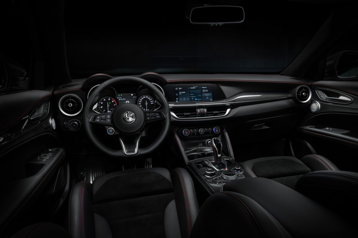 Alfa Romeo Stelvio Veloce TI Interior | CarMoney.co.uk
