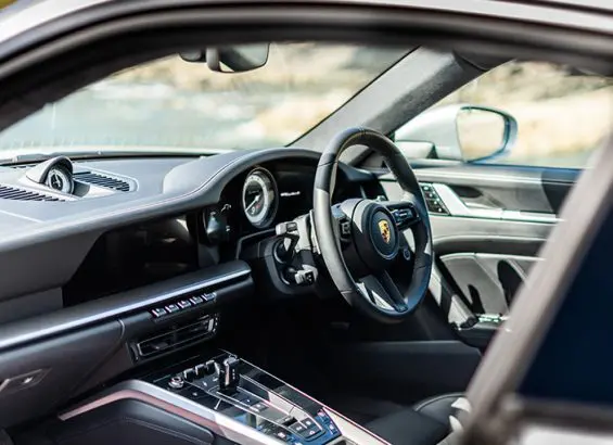 Porshce 911 Interior | CarMoney.co.uk