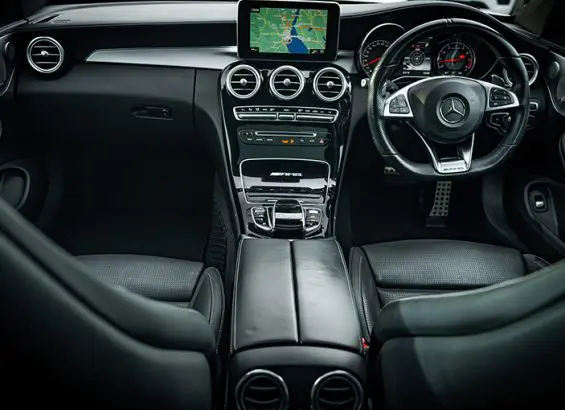 Mercedes Dashboard | CarMoney.co.uk