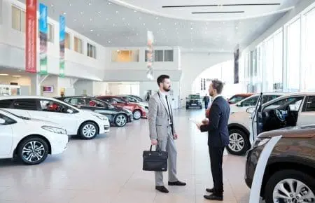 Speaking with salesman at dealer | CarMoney.co.uk